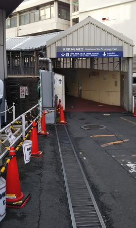 横浜駅みなみ東口