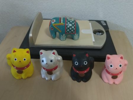 まねきねこと象