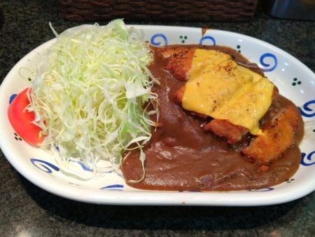 あぶりチーズのせカツカレー