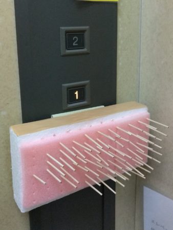 針のむしろのエレベーター