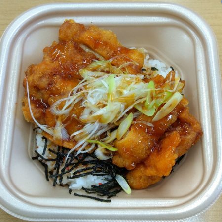 ネギ香味だれの油淋鶏丼