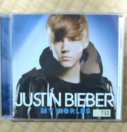 JUSTIN BEBER「MY WORLDS」